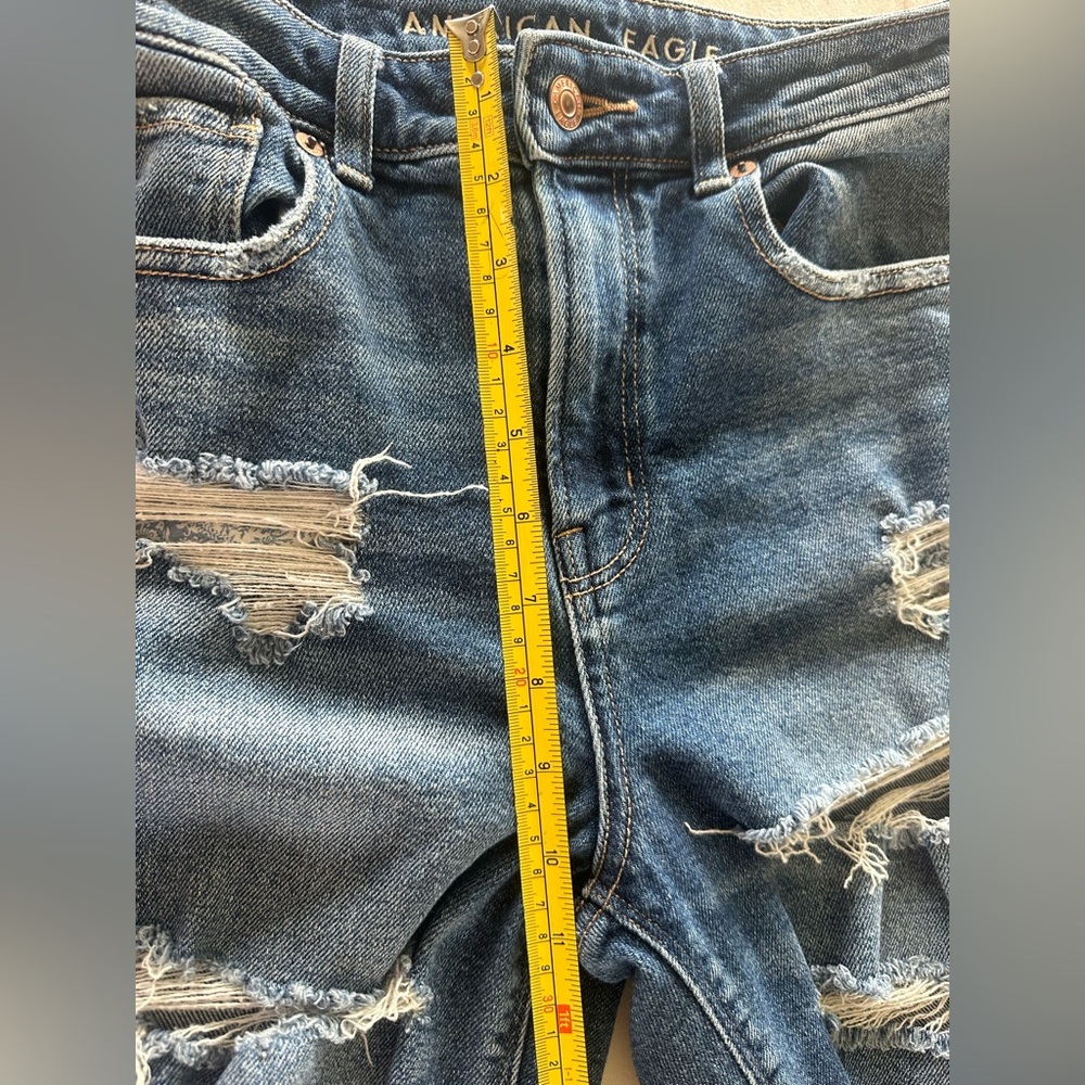 American Eagle Distressed Mom Jeans size 2 - Picture 12 of 14